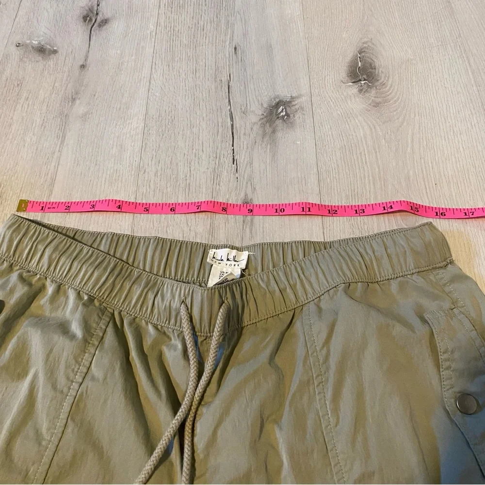 Nicole Miller New‎ York Women's Sage Green Joggers Size M w/ Multiple Pockets